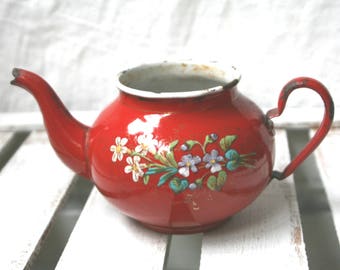 Shabby...zauberhafte red enamel jug!