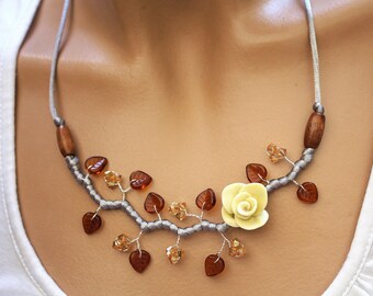 Flower necklace Topaz leaves and vanilla
