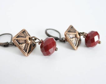 Antique gold pyramid stud earring