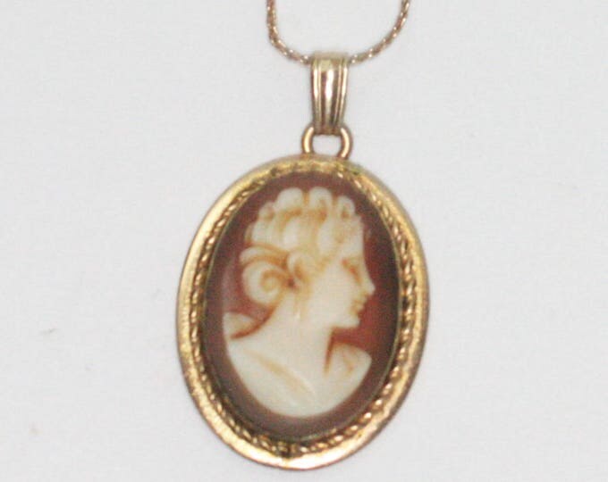Carved Shell Cameo Pendant Necklace Oval Gold Filled Vintage