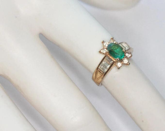Green and Clear Crystal Rhinestone Ring Size 5 Oval Center Baguettes Chatons Gold Tone