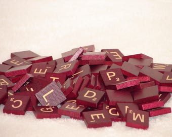 100 Vintage 1989 Mahogany/Burgundy Wooden Scrabble Tiles and 4 Wooden Racks