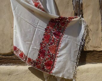 Fine Wool Ivory Luxurious shawl, stole, echarpe. Bridal. Wedding. Pure wool. Kashmir. 80 x 20" 203 cm x 50 cm