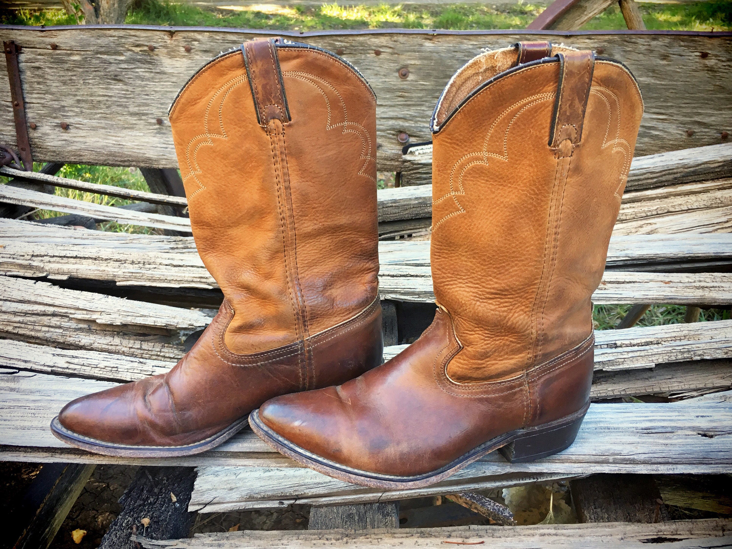 Vintage well-worn Dingo cowboy boots Womens Size 8.5 D two-tone 