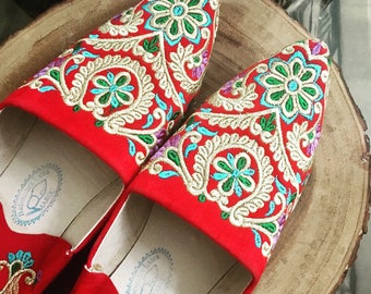 Embroidered Women's Flats Size 7 - 8 / Vintage Flats