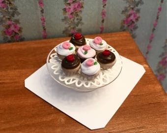 Miniature Cupcakes on Glass Tier - 1:12 Scale