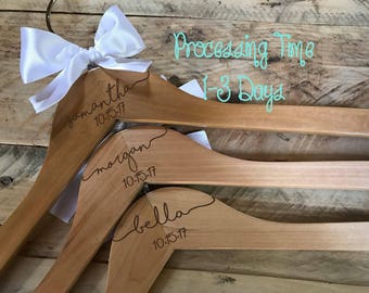 Wedding Dress Hanger, Wooden Engraved Hanger Custom Bridal Hangers, Bridesmaid gift, Wedding Hnager with Names, Custom Made Hangers EHS01