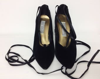 Vintage 80s Shoes/ 80s Black Velvet Lace Up Heels/ Pointed Toe Heels/ Size 6.5