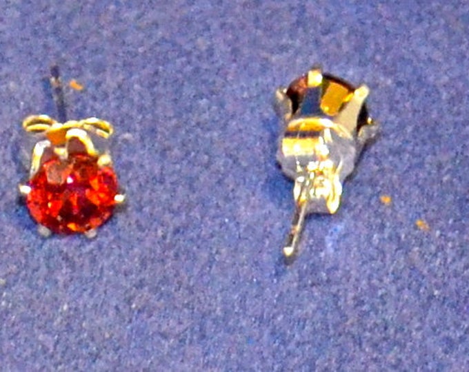 Red Garnet Studs, 5mm Round, Natural, Set in Sterling Silver E1095