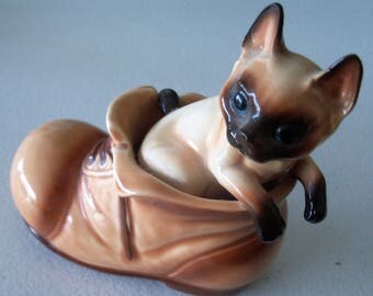 Siamese Vintage Cat In A Shoe Cute Figurine