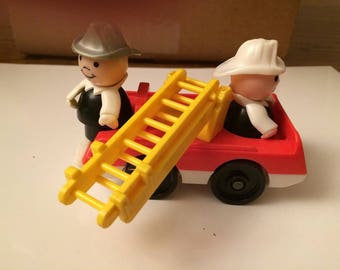 Vintage 1970-80s FISHER PRICE Little People Fire Engine 2 Firemen Plastic