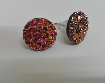 Boucles d'oreilles clou -dôme "druzy" champagne irisé 10mm