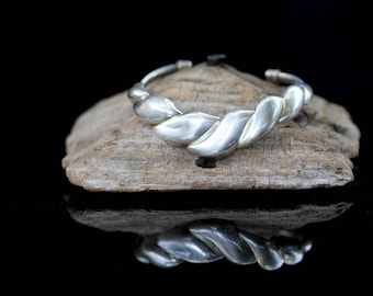 Vintage Sterling Silver Cuff Bracelet / size (7)