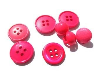 ASSORTED BUTTONS ROUND FUCHSIA DIFFERENT SIZES AND MATERIALS