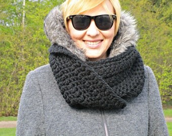 Chunky black scarf cowl Crochet scarf Crochet cowl Black infinity wool scarf Women circle scarf Crochet chunky scarf Circle cowl scarf