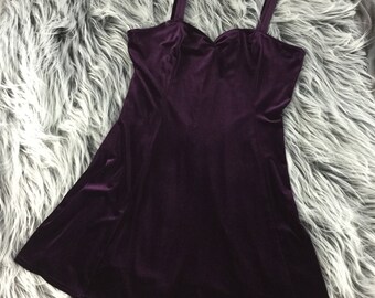 Onyx Nite Women’s Purple Velvet Dress - Sweetheart Neckline - Size 16