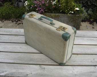 Valise en carton. Nice little suitcase. Vintage box. France