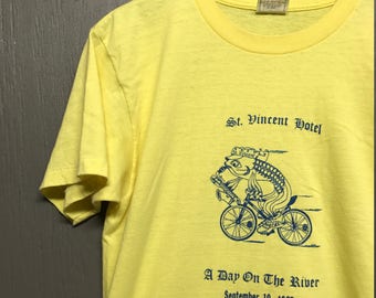 M/L vintage 80s 1987 1988 St Vincent Hotel t shirt medium large