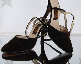 vintage velvet heels, vintage high heels, vintage brown velvet high heels.