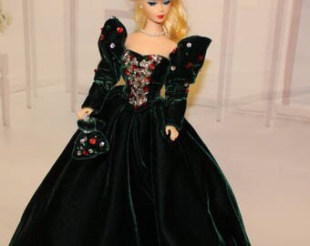 Barbie Clothes. "Green Velvet Christmas" Vintage Barbie Christmas Dress, Hair Bow, & Purse. Tight sleeves for dolls with "together" fingers