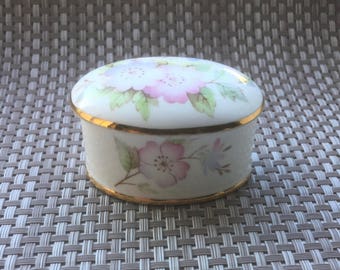 Queensway bone china trinket / pill box with ' Clematis ' pattern