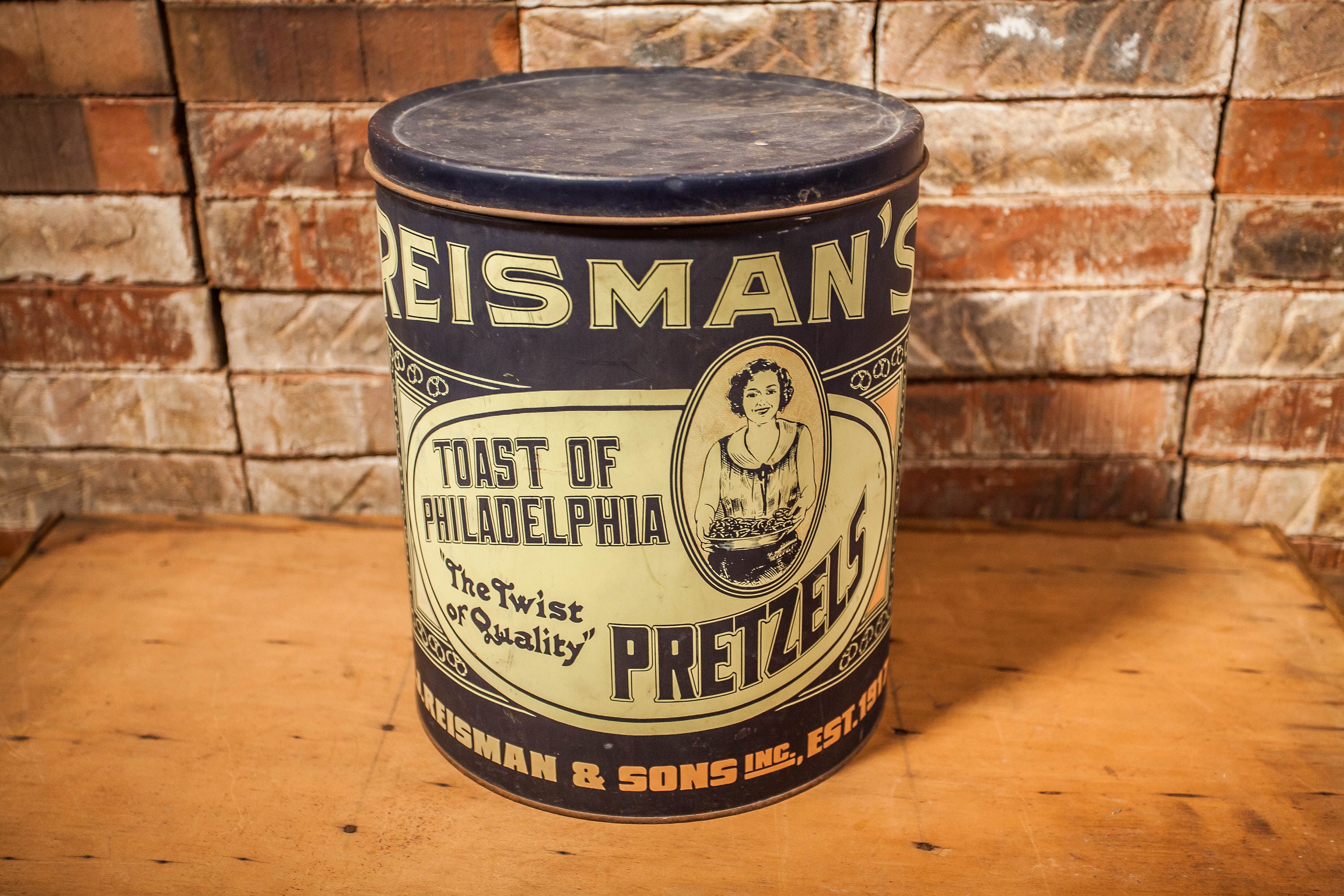 Vintage Reisman's Pretzel Tin Philadelphia PA Toast of Philadelphia ...