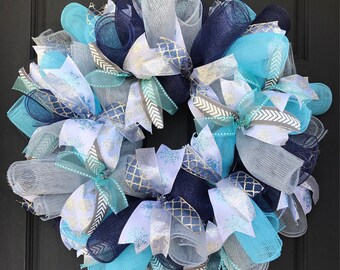 Winter wreath - christmas wreath - holiday wreath - snowflake wreath - winter decor - snowflake decor - wintwr decor - snowflakes