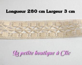 Ecru cotton crochet lace trim