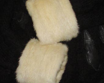 Chic manchettes bracelet (cuffs) en vraie fourrure de vison ivoire/Beautiful pair of réal ivory mink fur cuffs bracelet 15" X 4"