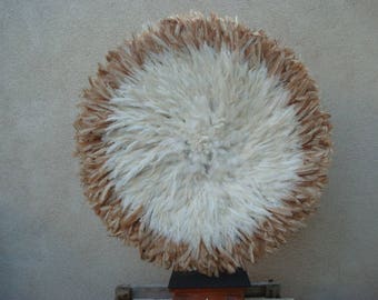 Authentique 33"/ Tan et blanc / Bamileke africaine coiffe de plumes / aka / « Qualité supérieure »
