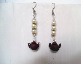 Single earring with teapot and pearls