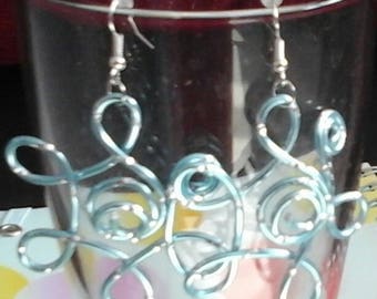 Earrings Sunny engraved aluminum 2mm blue glazed (very light blue)