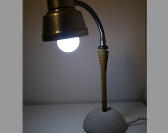 Flexible industrial desk lamp