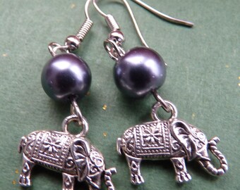 Orecchini Pendenti Elefante In Argento Tibetano – Fattti A Mano UK – Nuovi