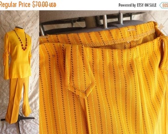 ON SALE 70s Pants // Western Pants // Vintage 1970s Yellow Mustard Gold Stripe Polyester Pants by Fenton Western Sportwear Size XS S