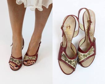1940s Shoes Beaded Gold Slingbacks Size 5 / 40s Pumps Peacock Brand Heels / Maria Elena Pumps