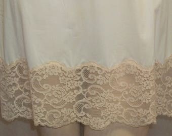 Vintage Vanity Fair Ivory Nylon Half Slip X-Small Short Lacy Pillowtab Mini