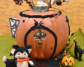 Needle Felted Halloween Mouse In Bat Costume!