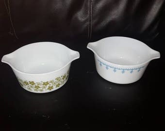 Vintage Pyrex bowls