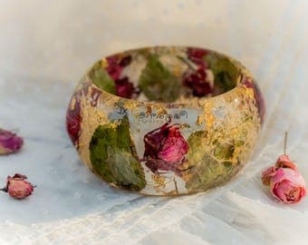 Real Rose Bangle resin Bracelet Extra Large Size lovely tiny white flowers green leaves bangle Botanical bracelet Bohemian Dried flowers