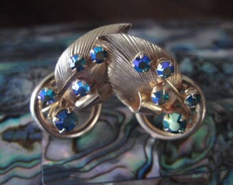 Vintage Gold Tone Screw Back Earrings Blue Aurora Borealis Rhinetsones