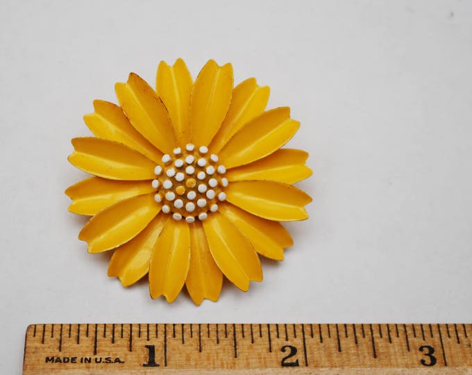 Crown Trifari Flower Brooch - Yellow white Daisy - Enamel on Metal - large Floral pin -