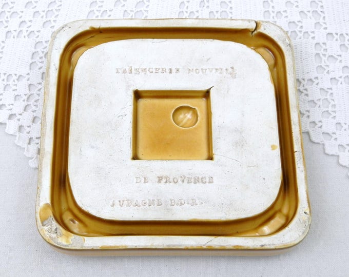 Antique Publicity Yellow Ceramic Ashtray for the Shop "Grand Magasin du Louvre" in Paris with a Lion Motif, Retro Parisian Home Decor