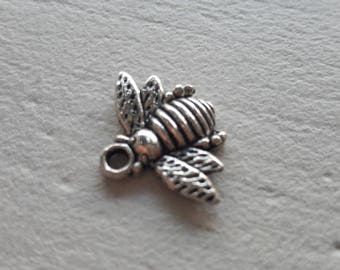 5 Silver bee pendant created jewelry