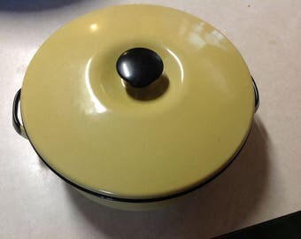 Vintage Enamel covered pot casserole dish pan mustard yellow brown handles, Enamel covered pot, yellow Enamel covered pot, vintage kitchen
