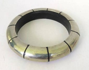 ON SALE Chunky Retro Silver Tone Bangle Bracelet. Blocked Dome Silver Bangle, Chunky Bracelet, Statement Bangle Runway
