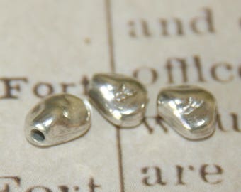 4 beads stones in silver metal 7, 5 x 6, 5mm