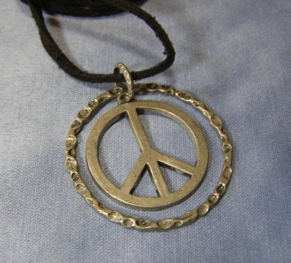 vintage silvertone PEACE Sign Pendant Necklace silver metal