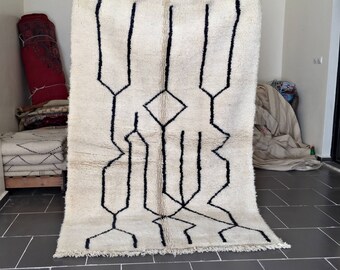 Moroccan rug . beni ourain rug
