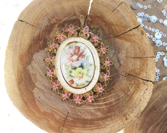 Vintage Victorian-Style Hand-Painted Brooch